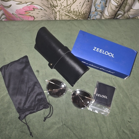 Zeelool Sunhlasses - Picture 3 of 4